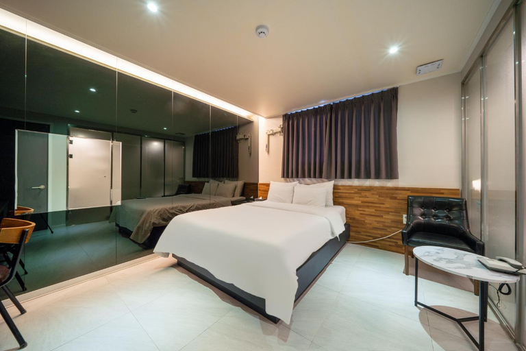 Bedroom 2, M&Lucky Hotel, Jongno