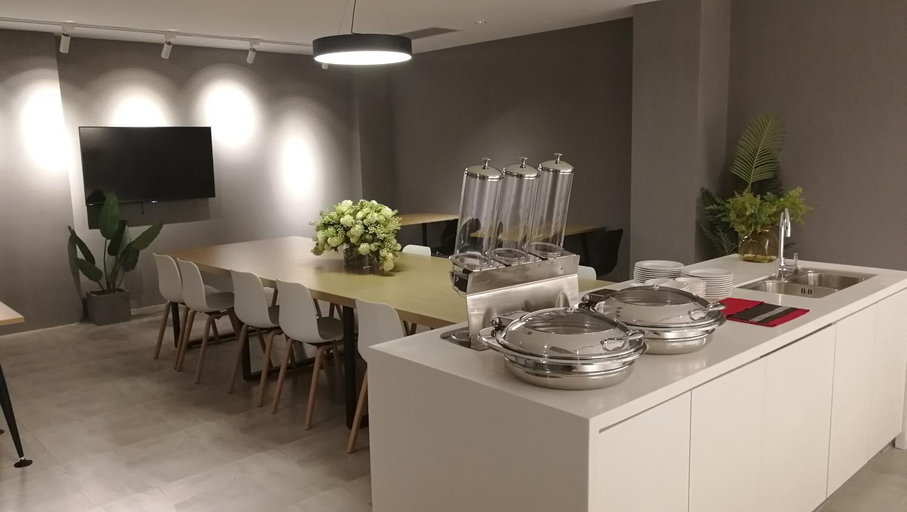 Food & Drinks 3, LN Residence Changdi-Canton Fair Free Shuttle Bus, Guangzhou
