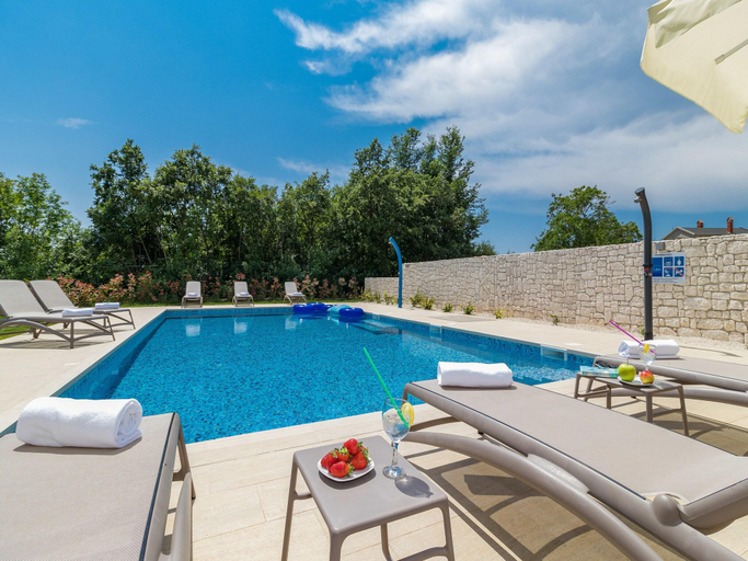 Sport & Beauty 2, Villa in Butkovici with Pool near Pula, Svetvinčenat