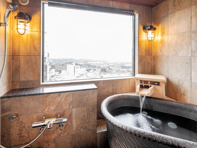Bathroom 3, Omori, Shibukawa