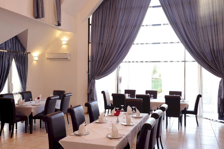 Food & Drinks 3, ファラー イン イフラン, Ifrane