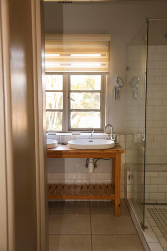 Bathroom 2, Ben's Bed and Breakfast, City of Tshwane