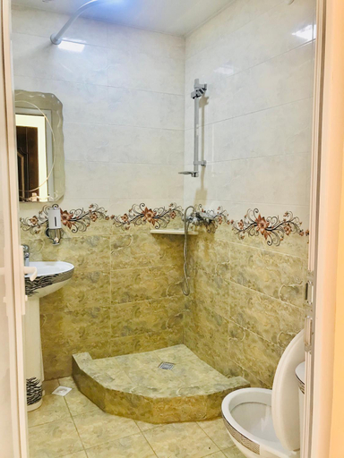 Bathroom 3, Hotel Gora, Tskaltubo