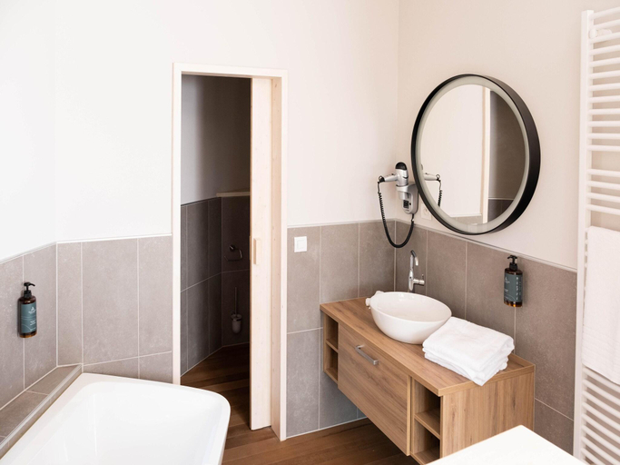 Bathroom 3, Lake Bungalow Escape, Hainaut