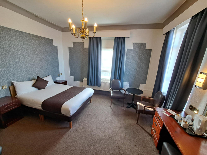 Bedroom 3, Scarisbrick Hotel, Sefton