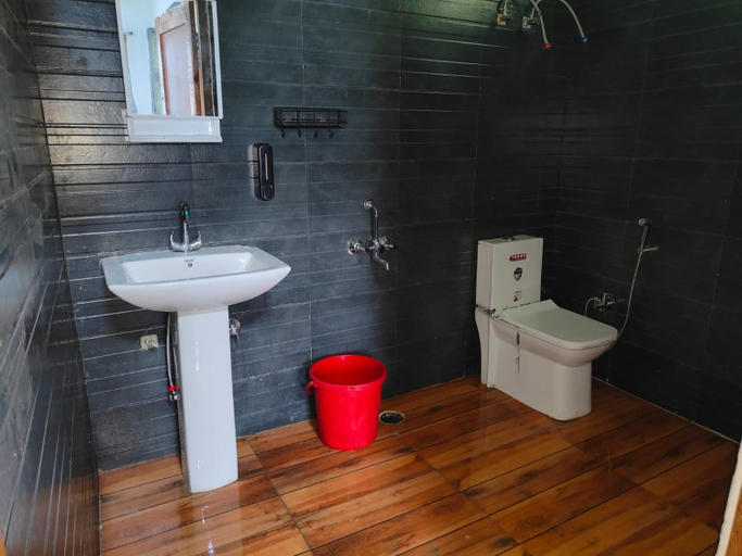 Bathroom 2, Jingle Jungle, Kullu
