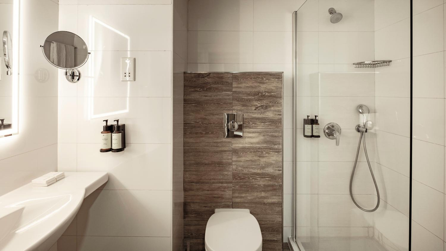 Bathroom 4, AX Seashells Resort, Saint Paul's Bay