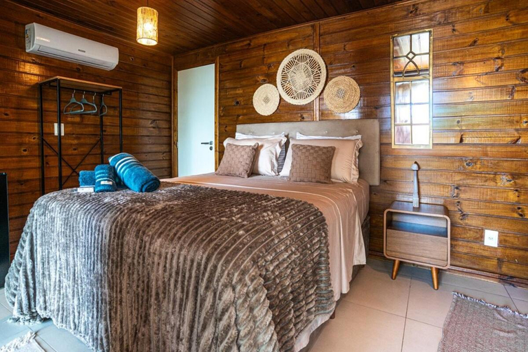 Bedroom 2, Cabana Romantica vista mar com duas spas privativas, Florianopolis