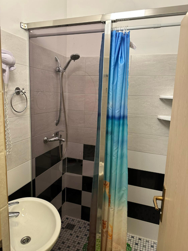 Bathroom 3, Leptir, Zagreb