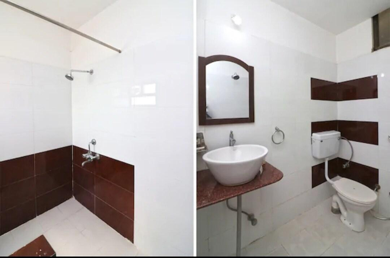 Bathroom 4, Hotel Shivam Fort View, Chittaurgarh
