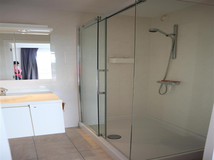 Bathroom 3, Apartment in Nieuwpoort near Marina, West-Vlaanderen