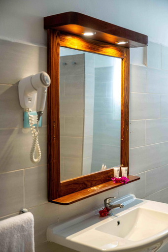 Bathroom 4, Blackstone Beach Resort, Kati