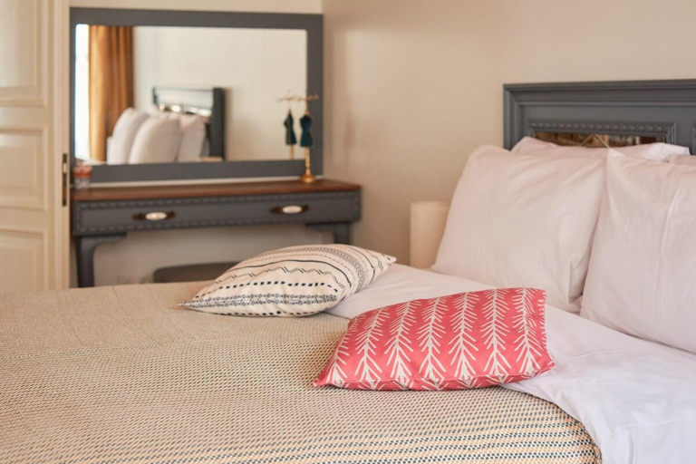Bedroom 2, Nostalgic & Comfortable Historical Home!, Fatih