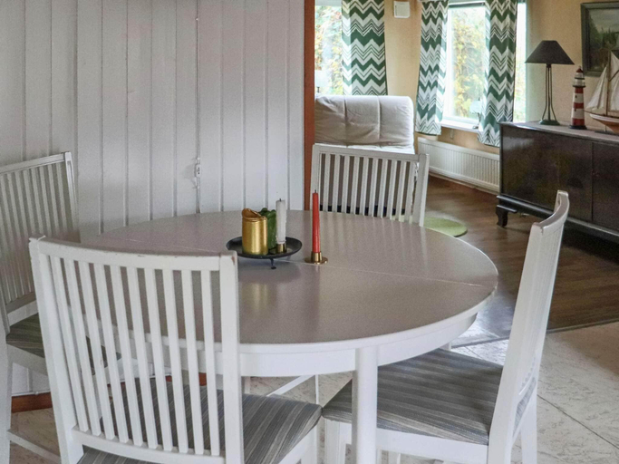 Others 4, 4 Star Holiday Home in Mellbystrand, Laholm