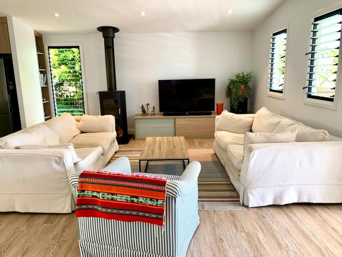 Facilities 1, Stunning Yamba Beach House! 3B+, Clarence Valley- Coast