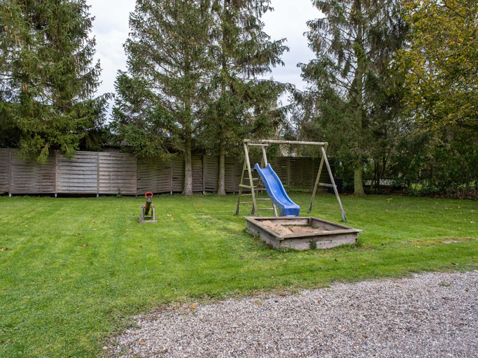 Others 5, Attic Apartment with Garden Access, Nordwestmecklenburg