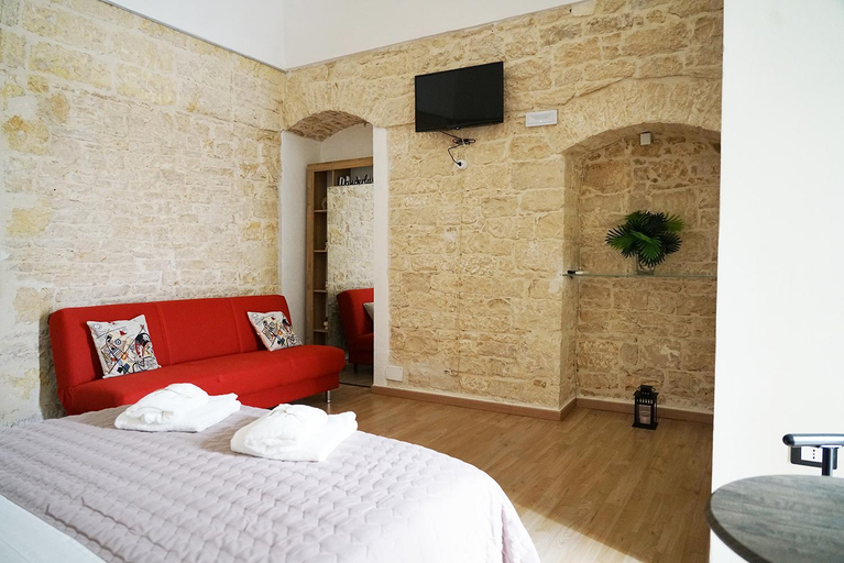 Bedroom 2, Wanderlust, Bari