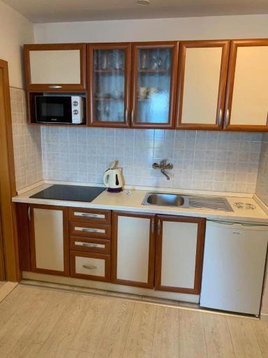 Others 2, Apartmani California, Podgora