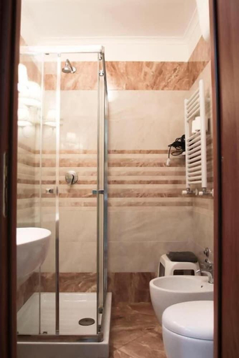 Bathroom 5, Bed & Breakfast Medea, Napoli