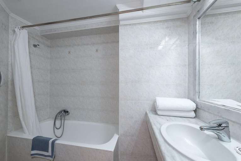 Bathroom 5, Sirene beach, South Aegean