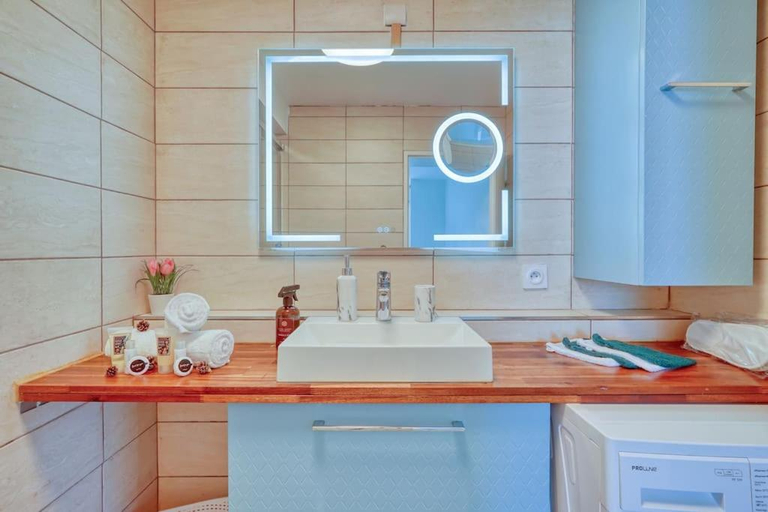 Bathroom 2, T2 LUXE proche PARIS TERRASSE PARKING PRIVE, Val-de-Marne