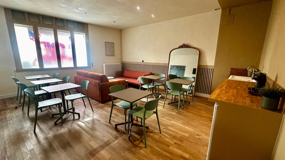 Food & Drinks 4, Villa Hyper Centre Le Blanc Type Hotel Entree Autonome Spa et Nuit en brenne, Indre