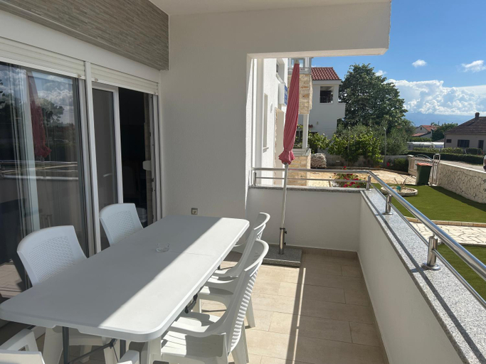 Others 5, Apartments Nicole Wera, Nin