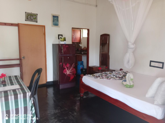 Bedroom 2, Jayasanka guest, Hikkaduwa