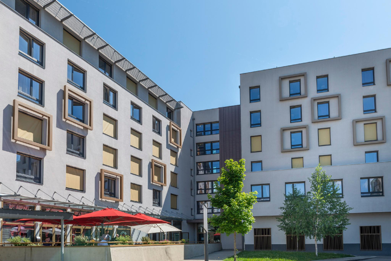 Exterior & Views