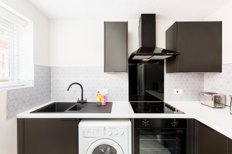 Kitchen 5, Modern 2-Bedroom Apartments with Free Parking in Leamington Spa, Warwickshire