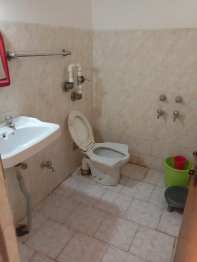 Bathroom, hotel yogi lodge, Chhatarpur