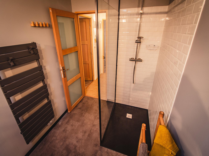 Bathroom 3, Saint-Quirin Garden Stay, Moselle