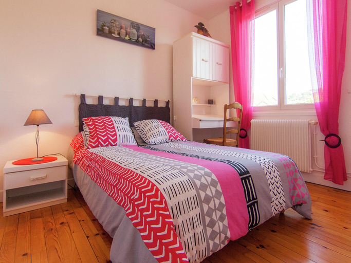 Bedroom 2, Cozy Garden Retreat Malemort, Corrèze