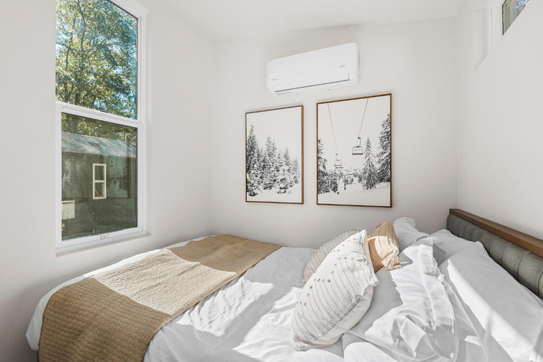 Bedroom 3, Cave Springs Resort, Siskiyou