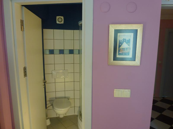 Bathroom 3, Hotel Europa, Marmara