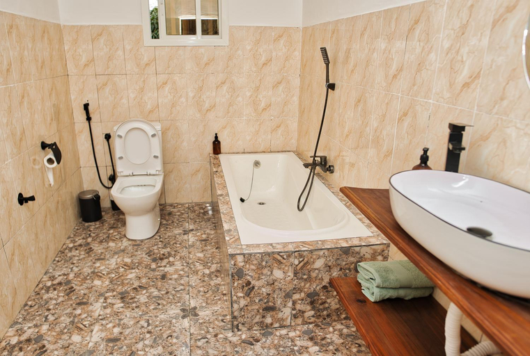 Bathroom, Suite meublee Anzah