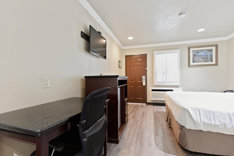 Bedroom 1, Le Blanc Inn & Suites, Los Angeles