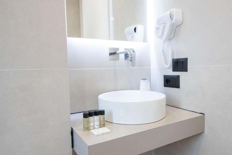 Bathroom 3, Mina Luxury Rooms, Tiranës
