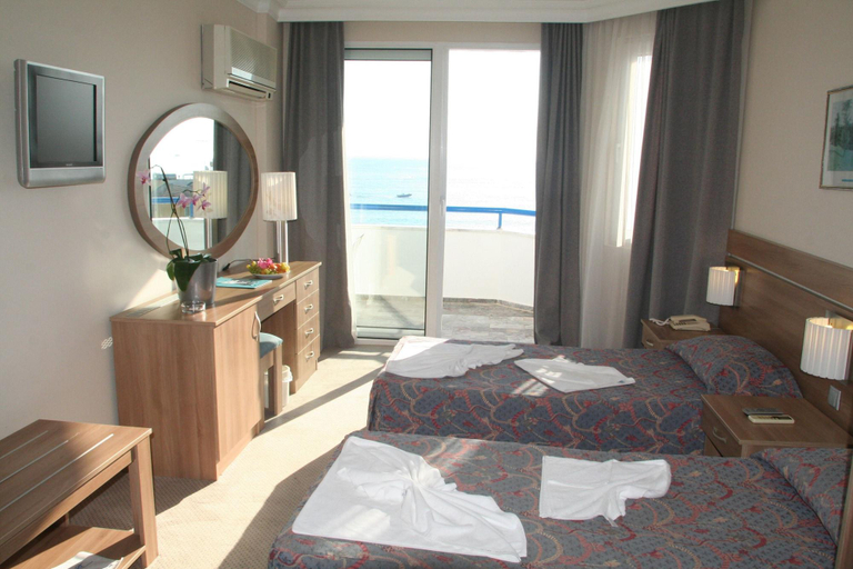 Bedroom 2, Elysee Beach Hotel, Alanya