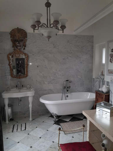 Bathroom, Le Madrigal, Sarthe