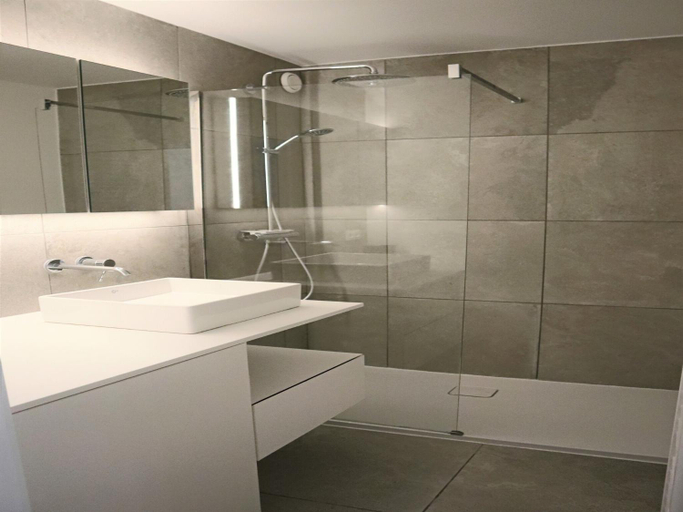 Bathroom 3, Apartment in Niewpoort near the Seaside, West-Vlaanderen