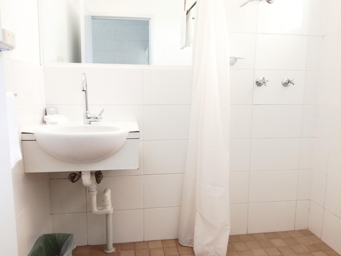 Bathroom 2, Arcadia Motel, Lismore - Pt A