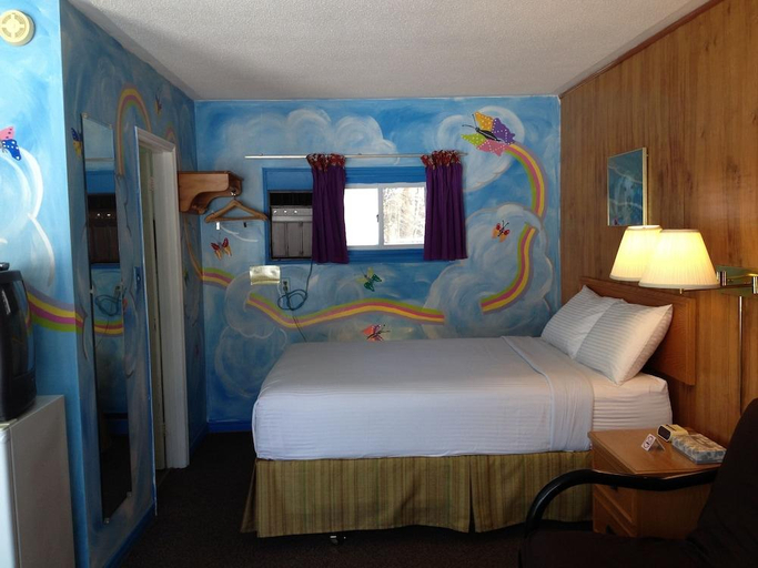4, Algonquin Motel, Parry Sound