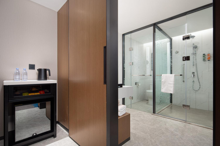 Bathroom 3, Hampton by Hilton Changsha Wuyi Square, Changsha
