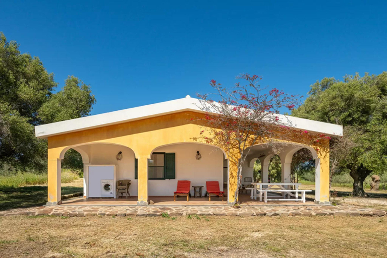 5, Lovely cottage with private wide garden near Orosei, Nuoro