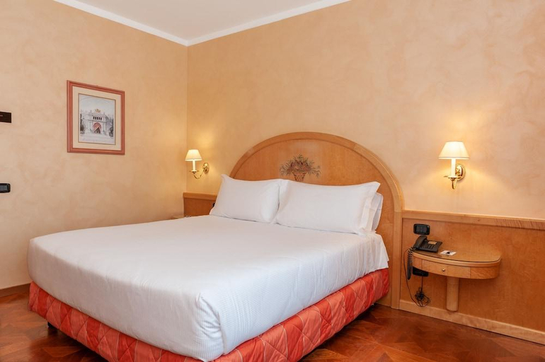 Bedroom 2, Agora Palace, Biella