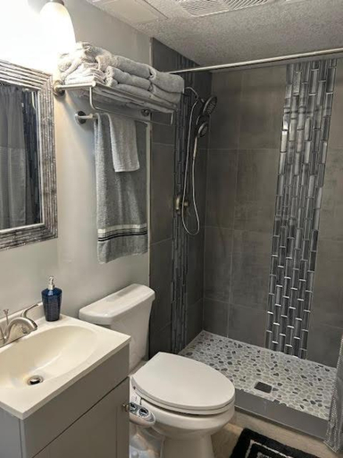 Bathroom 4, Daytona Inn Beach Resort, Volusia