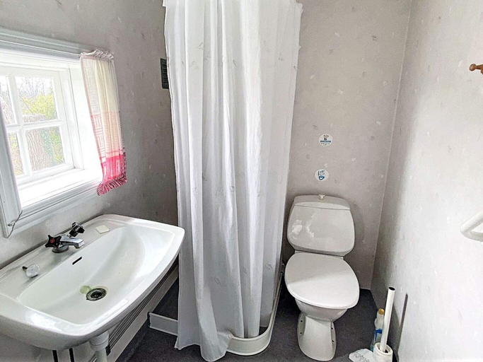 Bathroom, Nostalgic Island Idyll in Aaland-By Traum, Borgholm