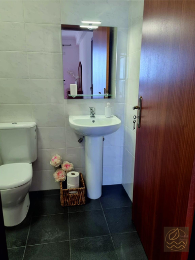 Bathroom 4, Blissful Haven, Porto Moniz