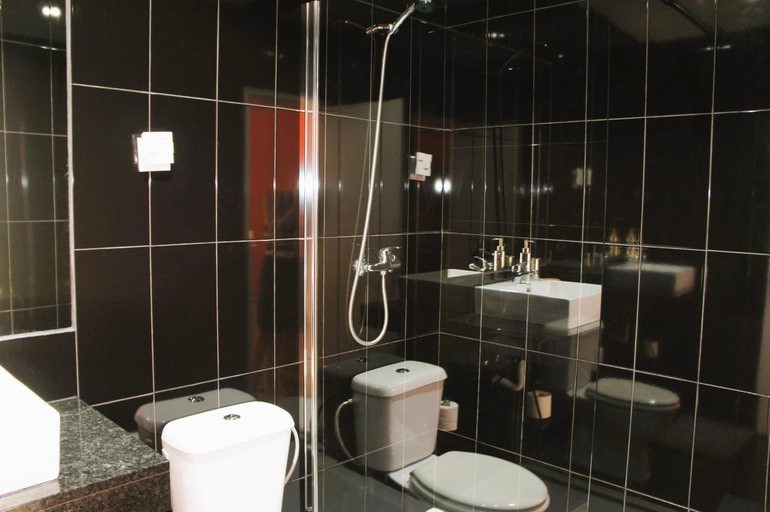 Bathroom 3, Porto Wine Hostel, Porto